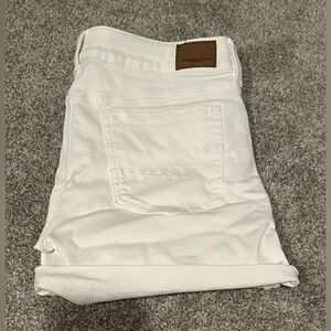 Women’s American Eagle white jean shorts